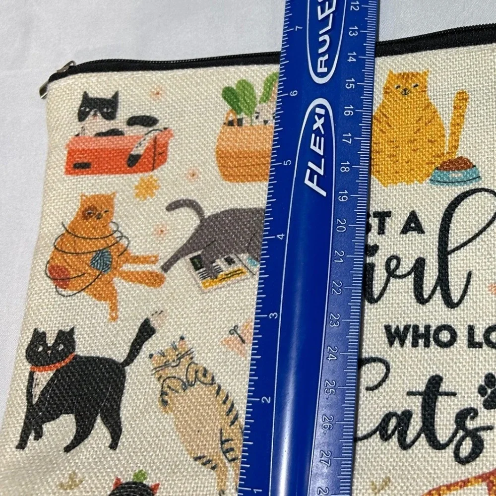 Cat Lover Zipper Pouch Makeup Bag‎ Cream Just A Girl Who Loves Cats 10x6.5x2